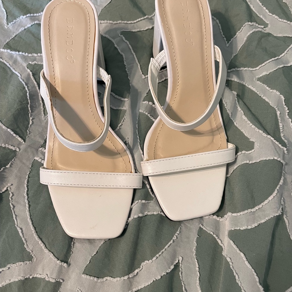Low heel color white